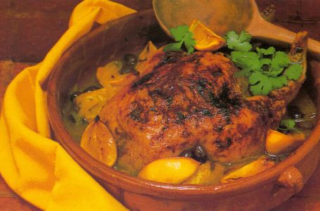 pollo con limones y aceitunas