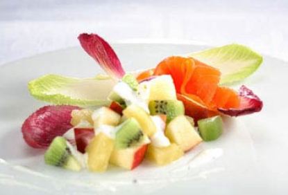 ensalada de frutas y salmÓn