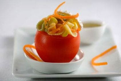 ensalada de margaritas en tomates