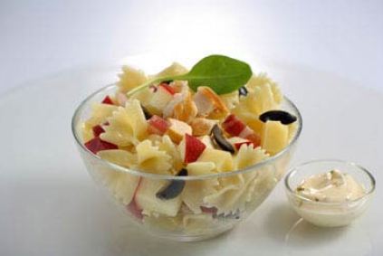 ensalada de pasta con manzana