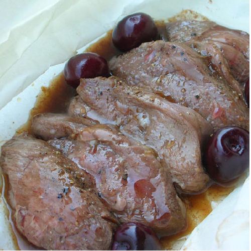 papillote de pato con cerezas