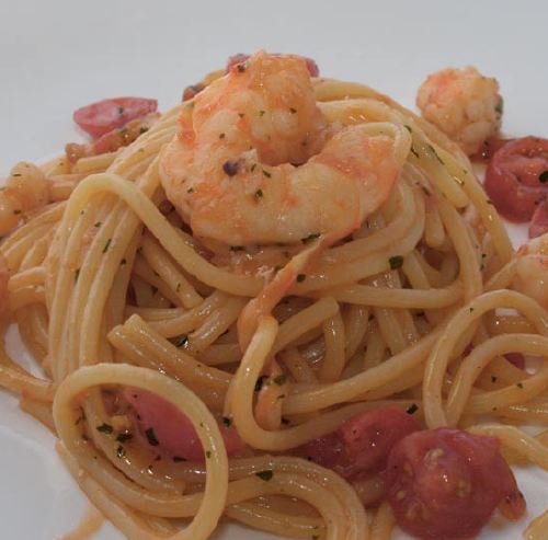 spaghetti con ragù de gambas