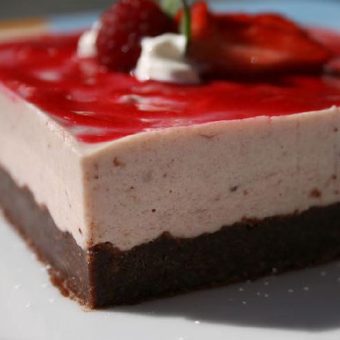 cheesecake con salsa de fresas