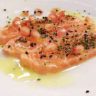 Salmon marinado con granada