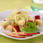 ENSALADA CON MANZANA, NUECES Y QUESO