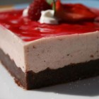 Cheesecake con salsa de fresas